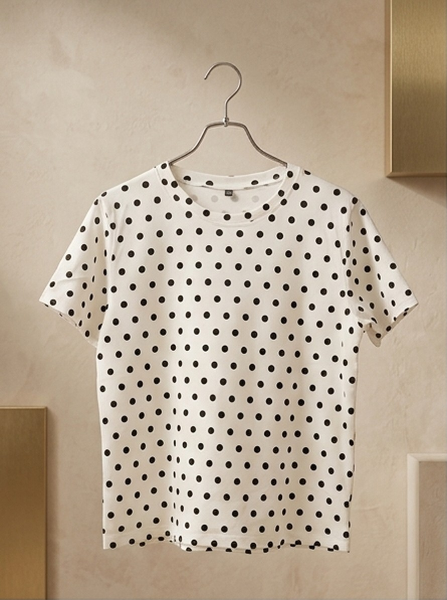 Remera de algodón con lunares